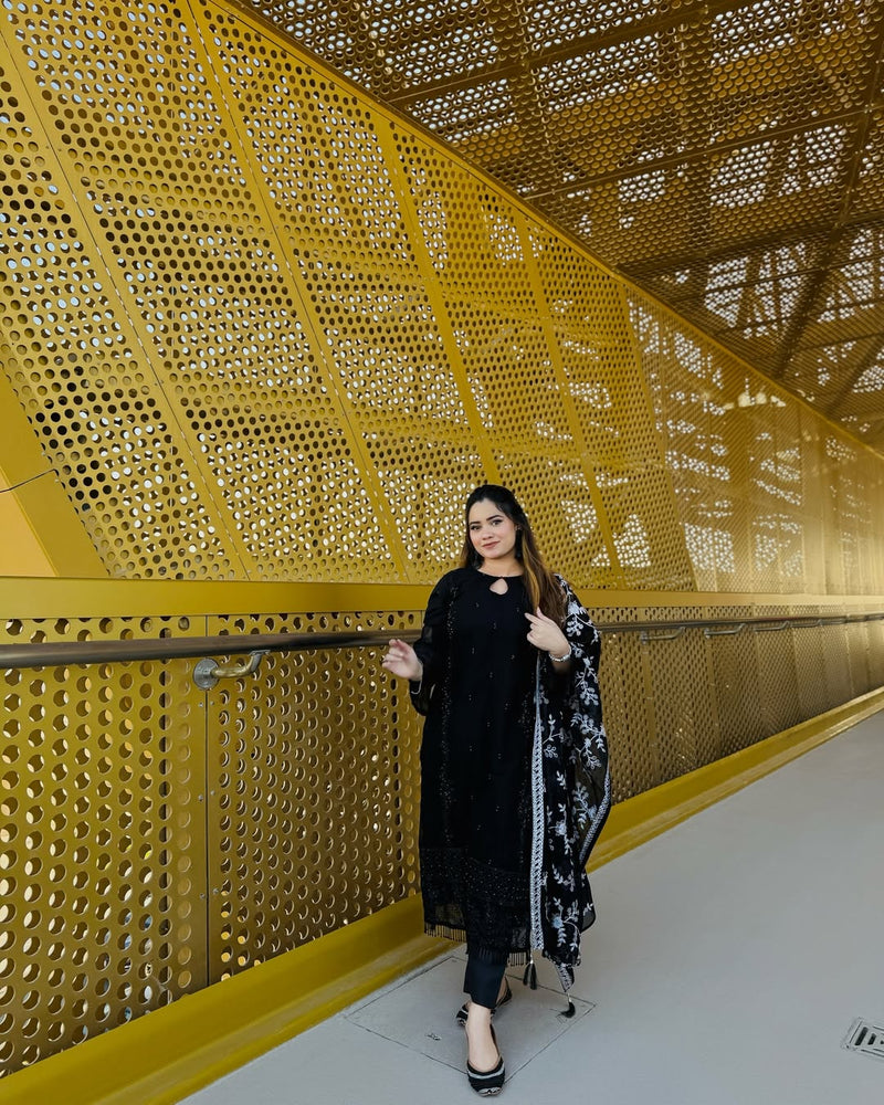 Chevron 3373 Stylish Black Pakistani Outfit