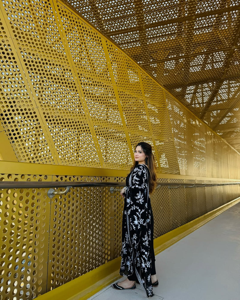 Chevron 3373 Stylish Black Pakistani Outfit