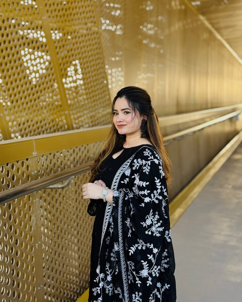 Chevron 3373 Stylish Black Pakistani Outfit