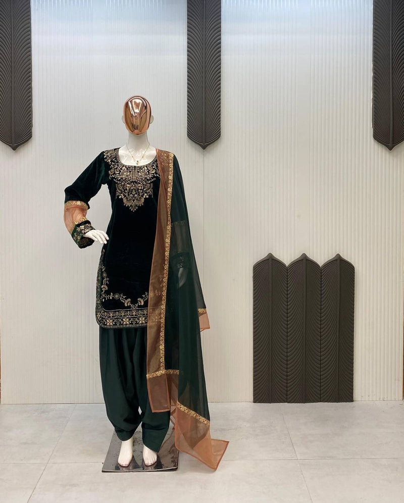 LG 2032 Luxury Velvet Embroidered Kurta Salwar 3-Piece Set