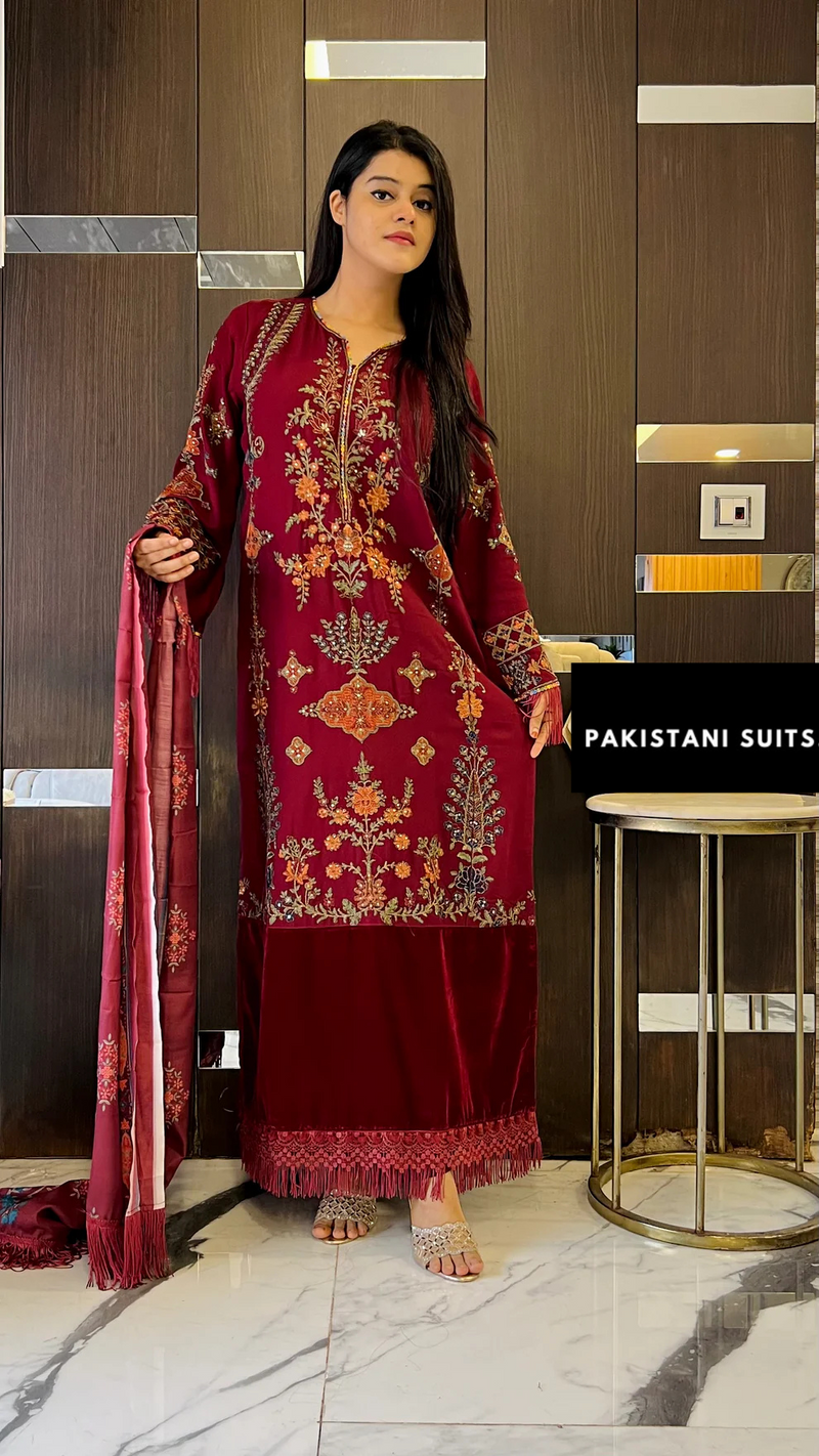 Durefishan Lawn Set Emboridery Work Pakistani Suits