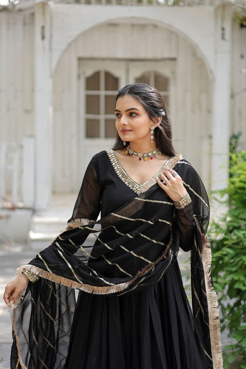 Livewear Lw 9150 B Faux Blooming Gown Dupatta Attractive Embroidered Sequins Work With Lace Border