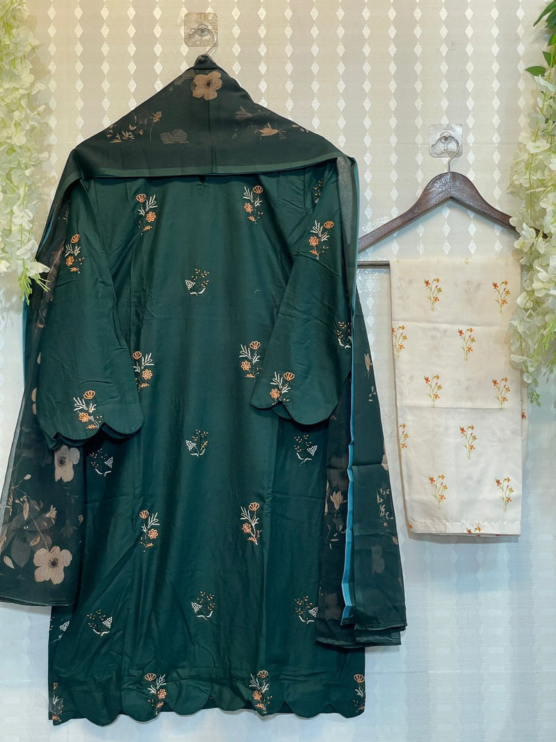 Vs 12009 Heavy Reyon  Embroidery Worked Stylish Pakistani Suits
