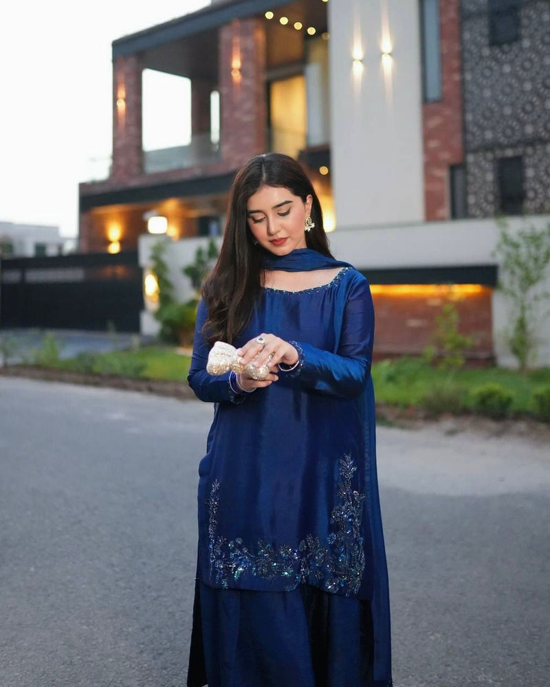 JF 5886 Natural Crep Designer Wear Stylish Looking Pakistani Farshi Suits