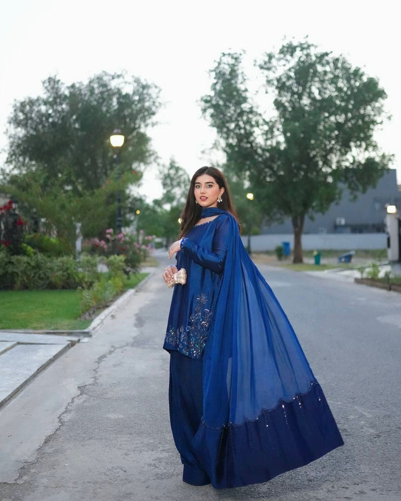 JF 5886 Natural Crep Designer Wear Stylish Looking Pakistani Farshi Suits