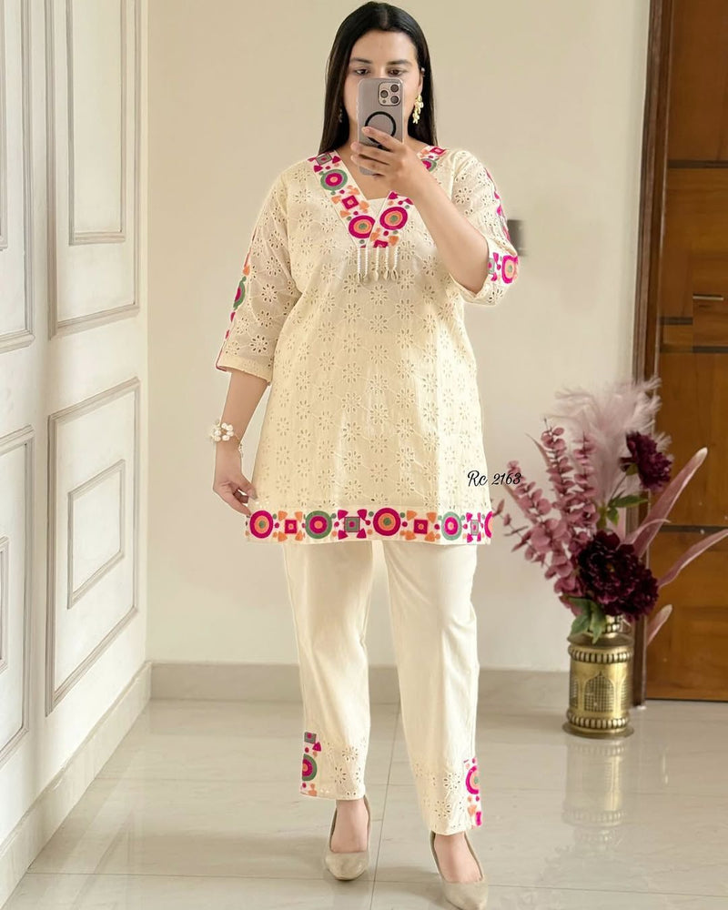 PB 3137 Premium Designer Trendy N Comfortable Cord Set