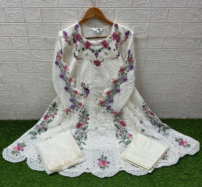 Laxuria Trendz 1505 C Designer Style Tunic Classic Heavy Embroidery Luxury Pŕet