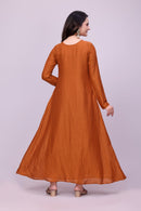 Vt 1302 Vichitra Silk Traditional Gown